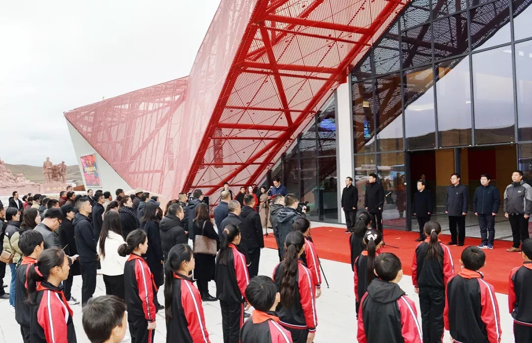 若爾蓋縣“勝利曙光”展陳館開(kāi)館儀式 若爾蓋縣“勝利曙光”展陳館開(kāi)館儀式.jpg