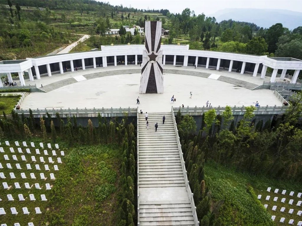 川陜革命根據(jù)地紅軍烈士陵園.jpg