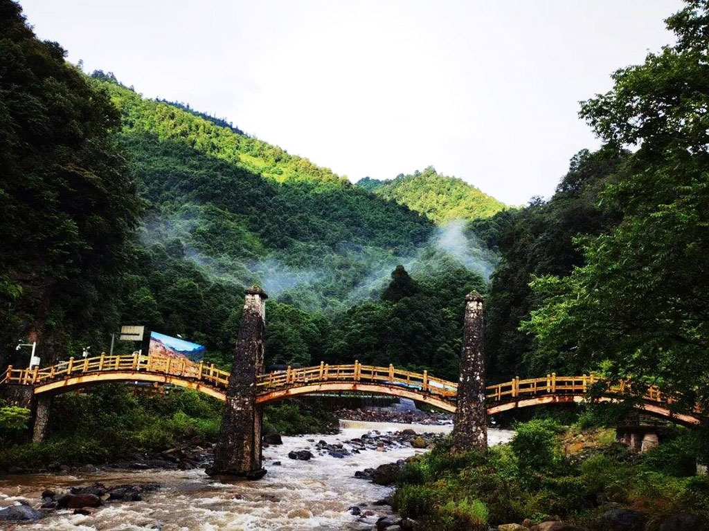 樂(lè)山黑竹溝.jpg