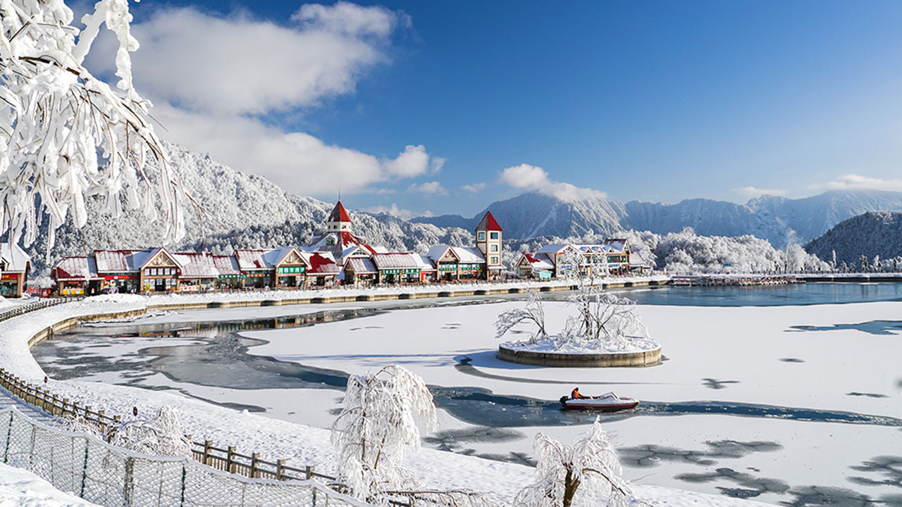 西嶺雪山滑雪旅游度假地.jpg