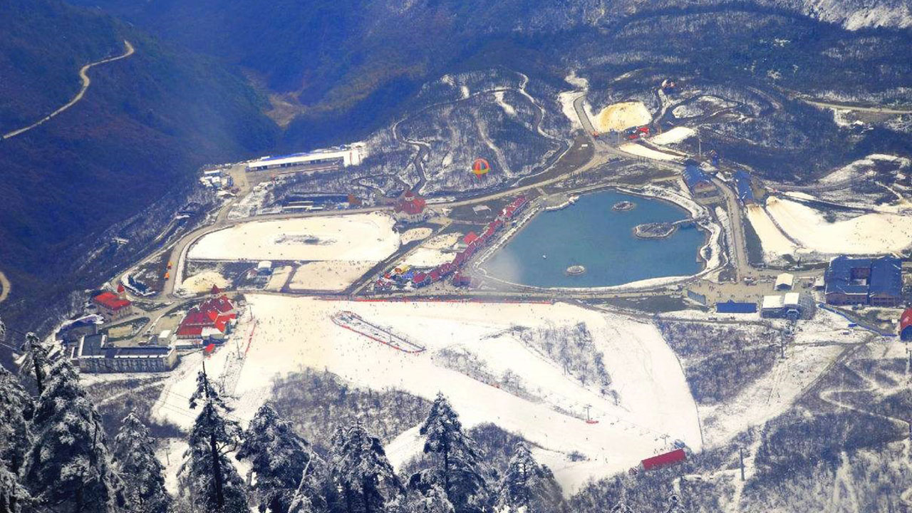 西嶺雪山景區(qū).jpg
