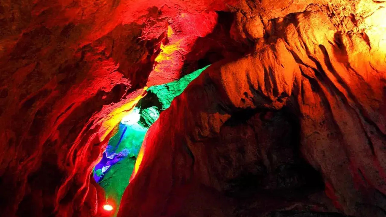 褒禪山華陽洞風(fēng)景區(qū) 褒禪山華陽洞風(fēng)景區(qū).jpg