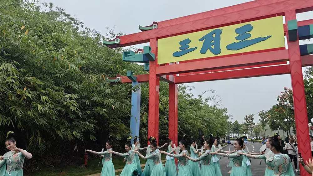 “廣西三月三·八桂嘉年華”文化旅游品牌活動(dòng)現(xiàn)場(chǎng).jpg