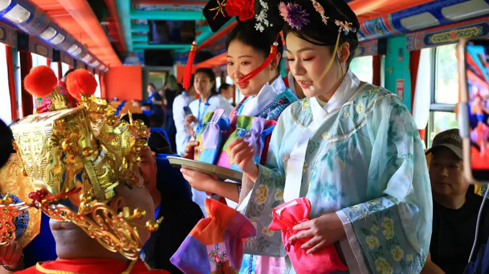 “龍井號(hào)”民俗旅游專(zhuān)列互動(dòng).jpg